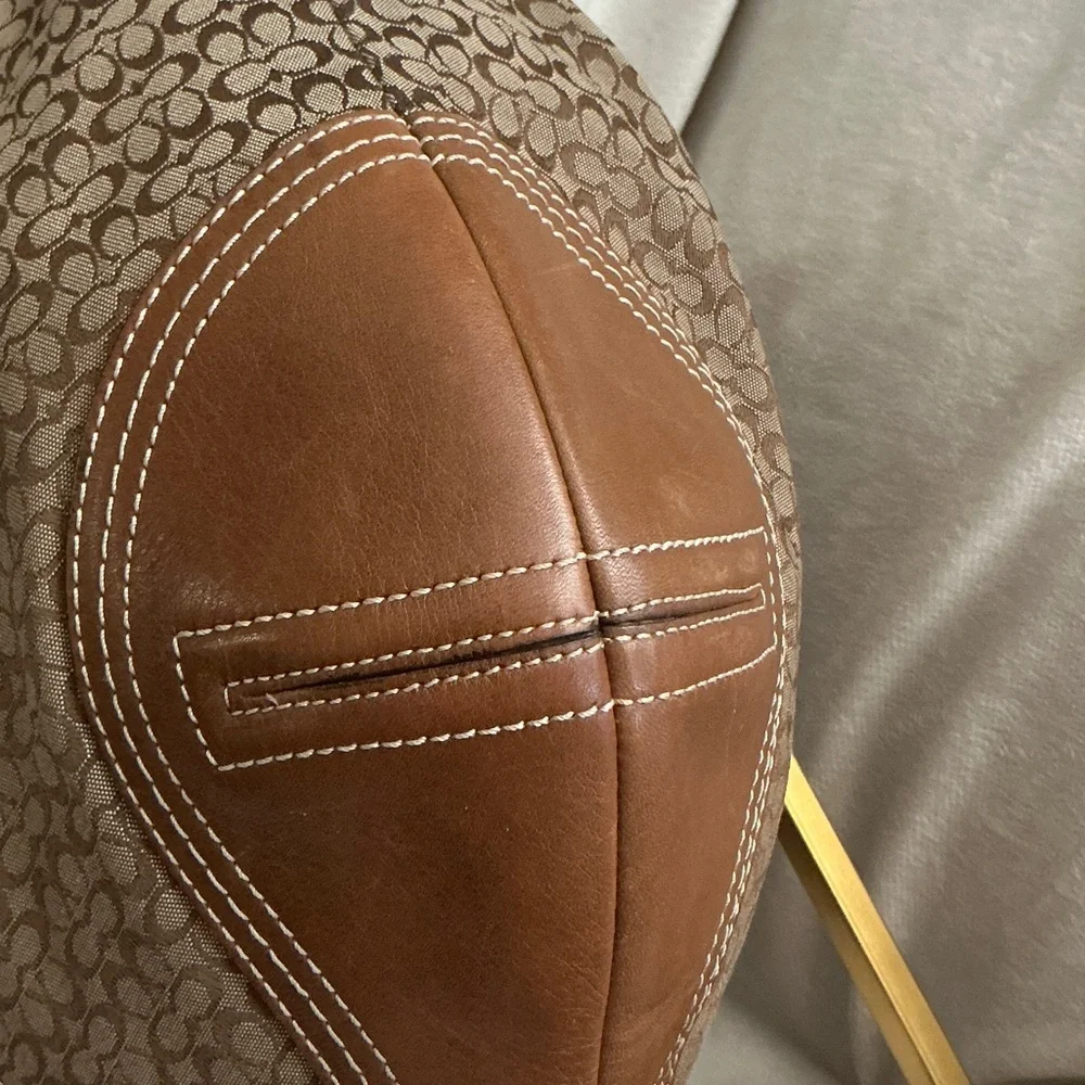 Coach Vintage 2006 Signature Tan & Brown Hobo Shoulder Bag (EUC) 🤩